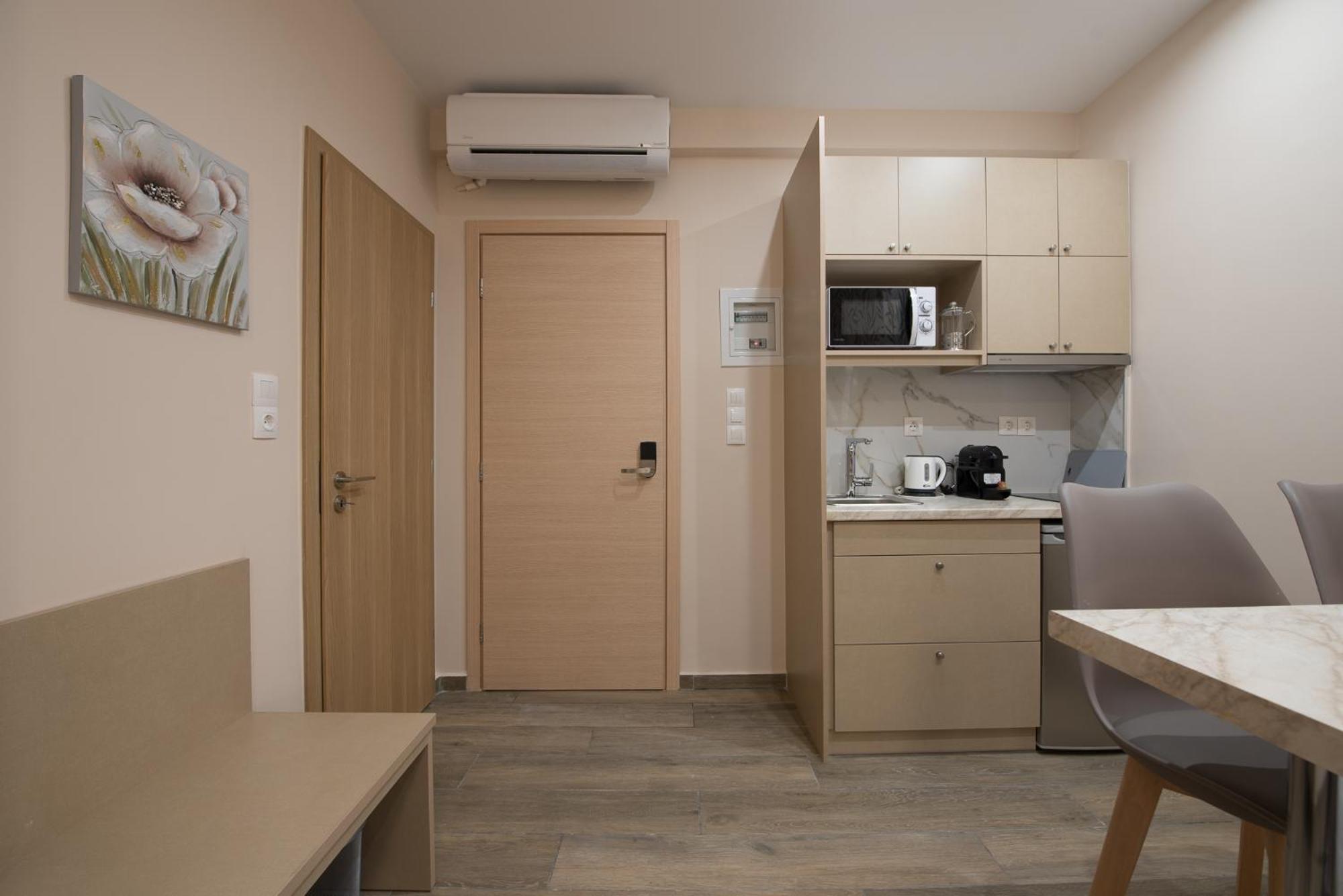 Apartment Rob Venture At The Of Athens